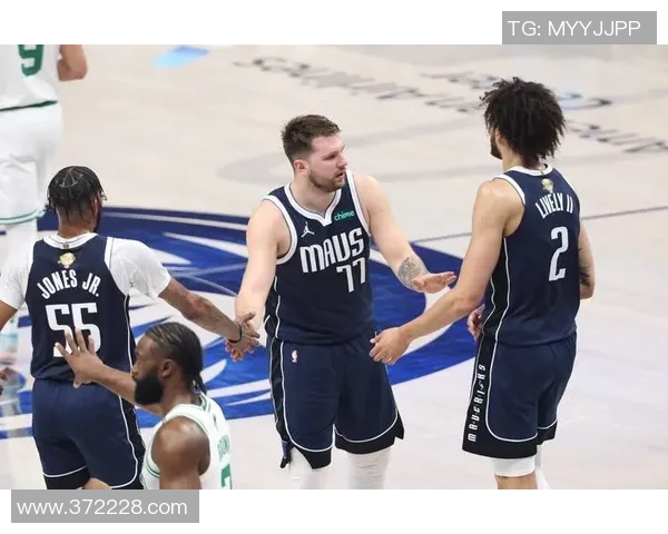 2018年NBA季后赛独行侠与火箭的激烈对决回顾与分析