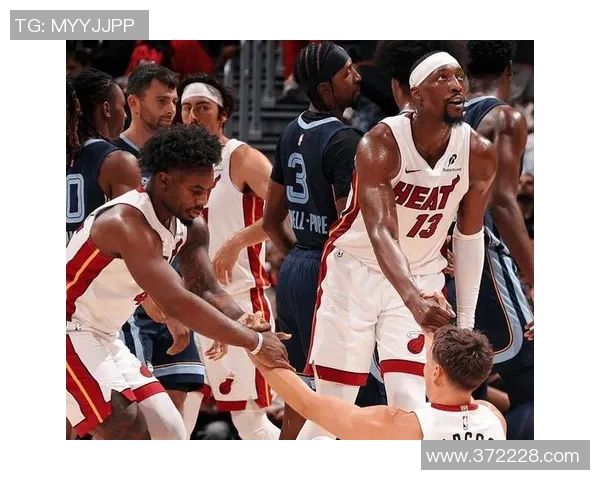 NBA黄蜂与鹈鹕精彩对决全场回放分析与精彩瞬间回顾 NBA黄蜂与鹈鹕精彩对决全场回放分析与精彩瞬间回顾