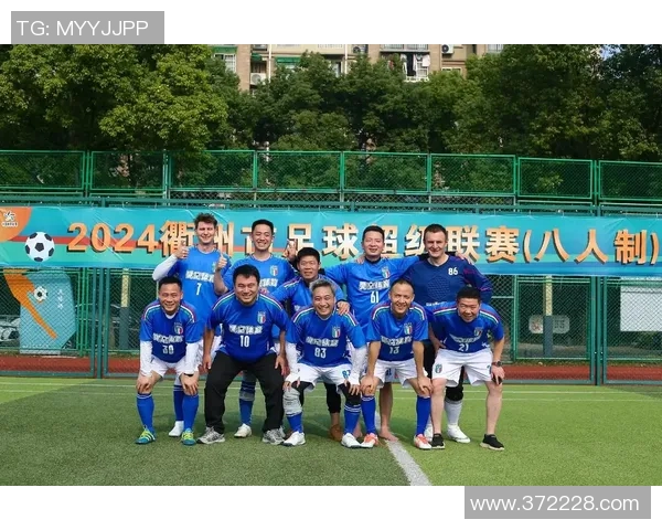 烈日战队迎战梅赫伦球队激情对决展现足球魅力与团队精神 烈日战队迎战梅赫伦球队激情对决展现足球魅力与团队精神