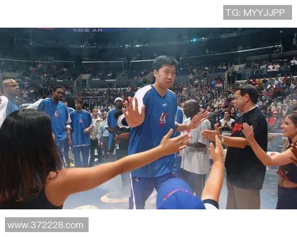 火箭与太阳在NBA夏季联赛中激烈对决展现年轻球员潜力与团队合作精神