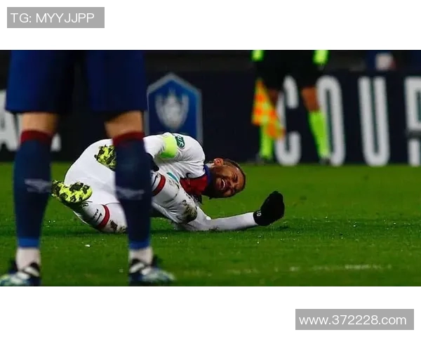 内马尔再度受伤巴黎欧冠之路面临严峻考验 内马尔再度受伤巴黎欧冠之路面临严峻考验