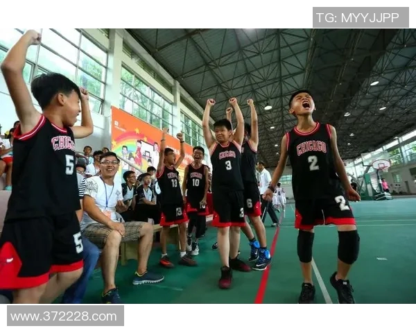 篮球明星的日常生活揭秘带你走进他们的训练与比赛背后精彩瞬间